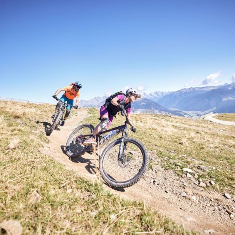 Bergsommer Familienaktivitäten Wandern Südtirol Olang Fahrradwegen im Pustertal Klettern Golfen Nordic Walking Fischen Bogenschießen Canyoning Hochseilgarten (4) Bergsommer Familienaktivitäten Wandern Südtirol Olang Fahrradwegen im Pustertal Klettern Golfen Nordic Walking Fischen Bogenschießen Canyoning Hochseilgarten (4)