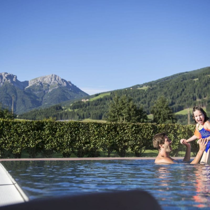 Bergsommer Familienaktivitäten Wandern Südtirol Olang Fahrradwegen im Pustertal Klettern Golfen Nordic Walking Fischen Bogenschießen Canyoning Hochseilgarten (6) Bergsommer Familienaktivitäten Wandern Südtirol Olang Fahrradwegen im Pustertal Klettern Golfen Nordic Walking Fischen Bogenschießen Canyoning Hochseilgarten (6)