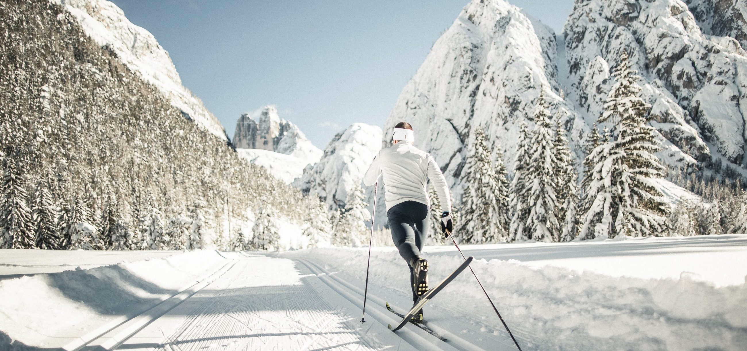 Skifahren in den Dolomiten Berggipfel Skiurlaub Kronplatz Sütirol Olang Langlaufen beschilderte Wanderwege Schneeschuhwanderer Skitourengeher Rodelpartien (2) Skifahren in den Dolomiten Berggipfel Skiurlaub Kronplatz Sütirol Olang Langlaufen beschilderte Wanderwege Schneeschuhwanderer Skitourengeher Rodelpartien (2)